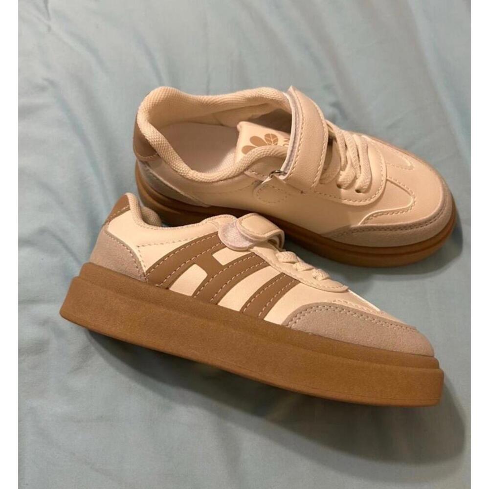girl sneakers